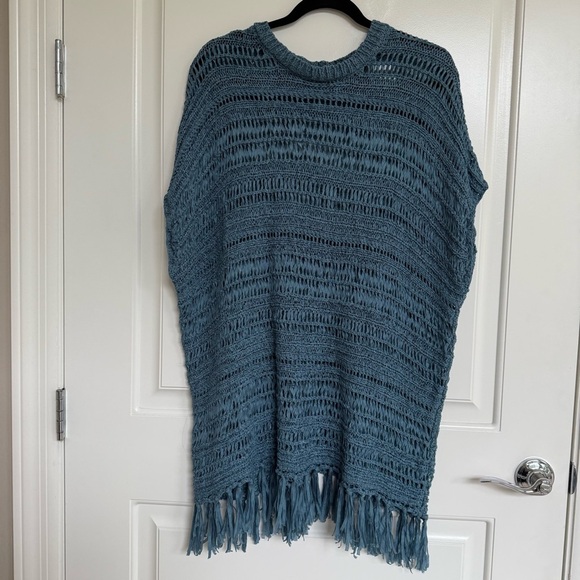 Forever 21 Tops - Forever 21 Oversized Knit Coverup